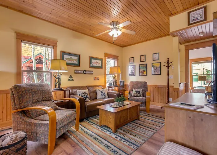 Riverfront Cabin, 4 Mi To Granby Ranch