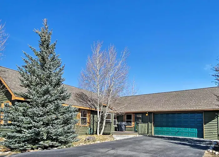 Evergreen Ranch Family Vacation Home, Sleeps 8, Private Hot Tub