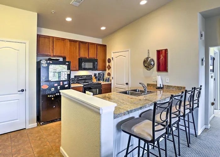 18 Mi To Winter Park: Granby Condo W/ Covered Deck